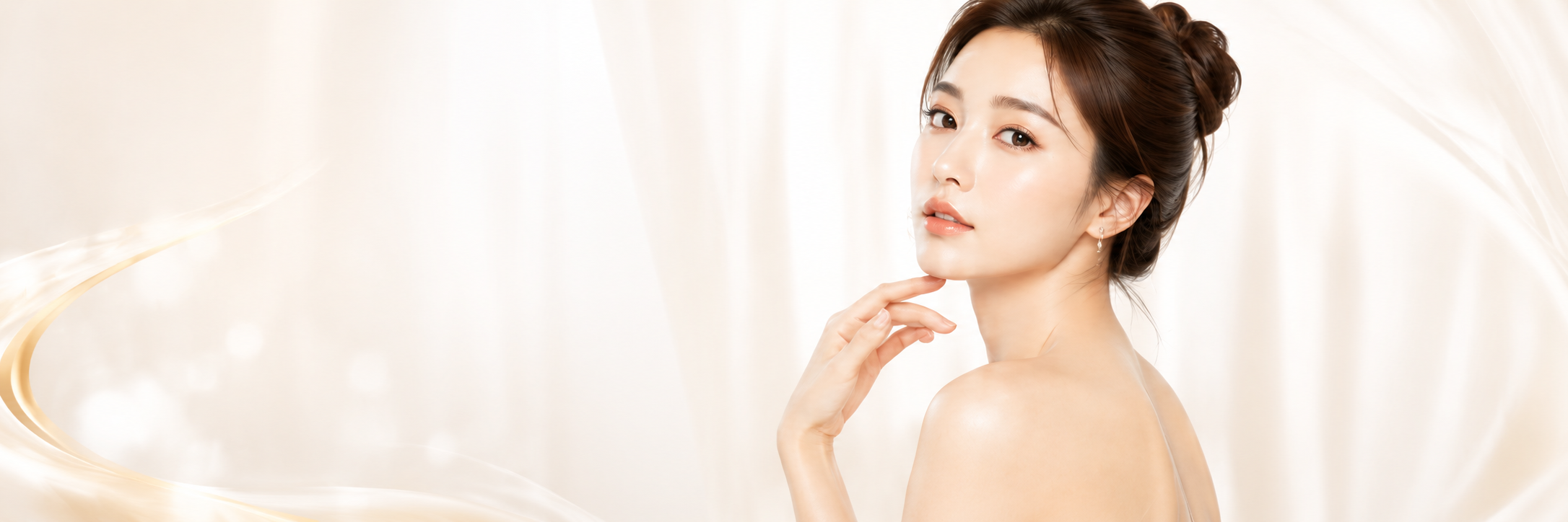 YUDEVA 主視覺：女性側身托腮，米白絲綢與金色光帶背景
